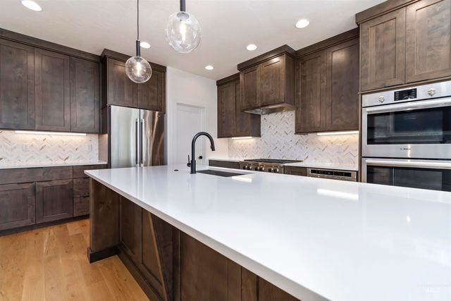 7517 W Deerfawn Ln, Eagle, ID 83616