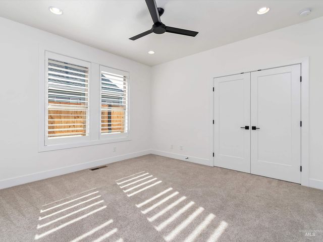 7517 W Deerfawn Ln, Eagle, ID 83616