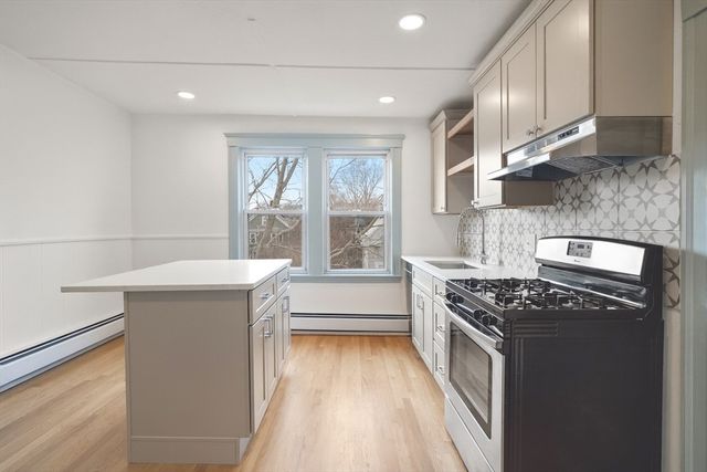 69 Endicott 3, Salem, MA 01970