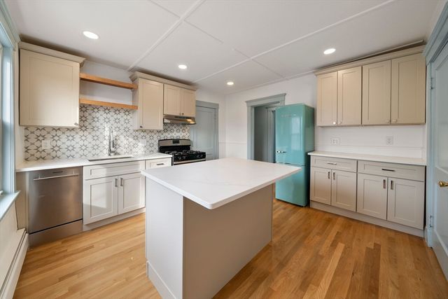 69 Endicott 3, Salem, MA 01970