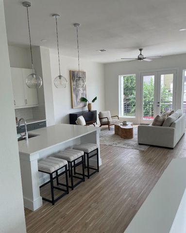 2103 Holman Street, Houston, TX 77004