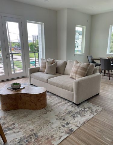 2103 Holman Street, Houston, TX 77004