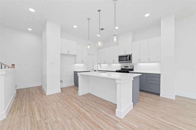 2103 Holman Street, Houston, TX 77004