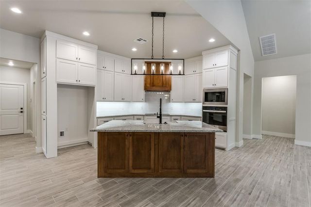 3172 N Henney Road, Choctaw, OK 73020