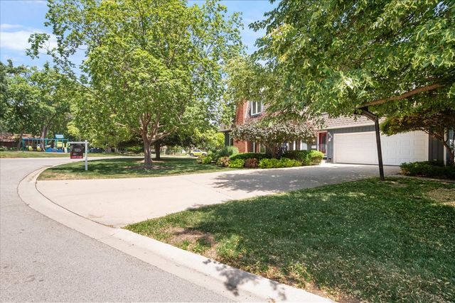 805 NW Holcomb Drive, Mundelein, IL 60060