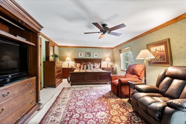 805 NW Holcomb Drive, Mundelein, IL 60060