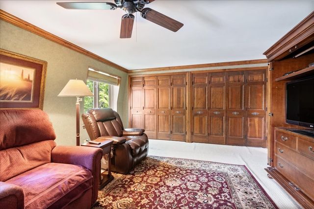 805 NW Holcomb Drive, Mundelein, IL 60060