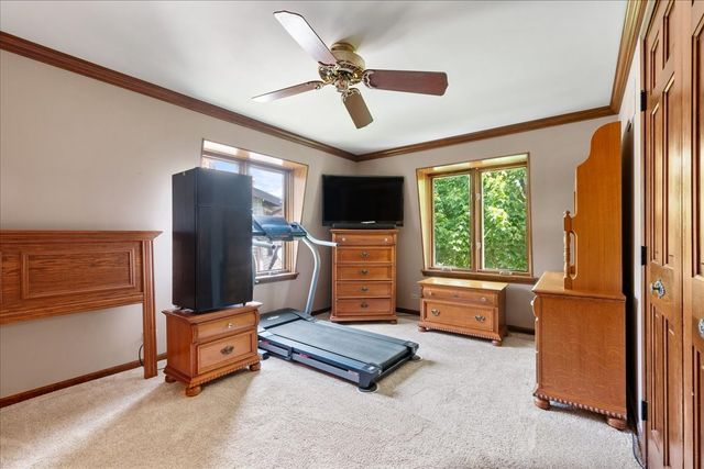 805 NW Holcomb Drive, Mundelein, IL 60060
