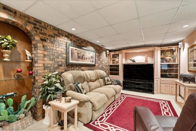 805 NW Holcomb Drive, Mundelein, IL 60060