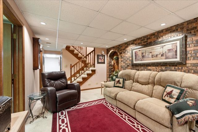 805 NW Holcomb Drive, Mundelein, IL 60060