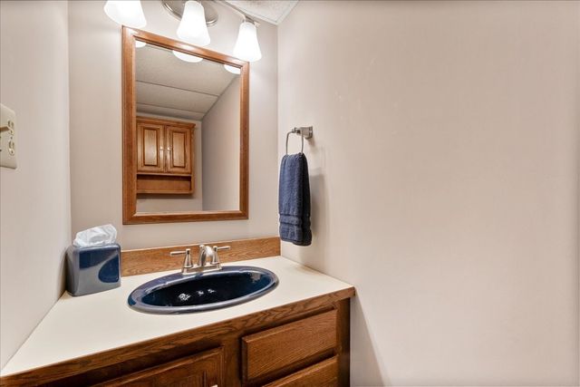 805 NW Holcomb Drive, Mundelein, IL 60060