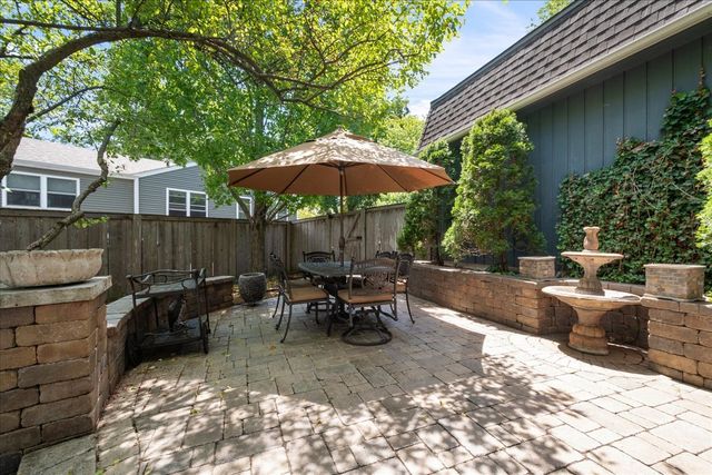 805 NW Holcomb Drive, Mundelein, IL 60060