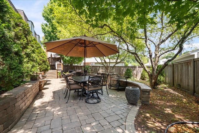 805 NW Holcomb Drive, Mundelein, IL 60060