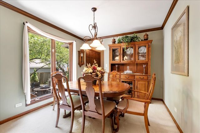 805 NW Holcomb Drive, Mundelein, IL 60060
