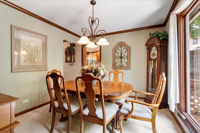 805 NW Holcomb Drive, Mundelein, IL 60060