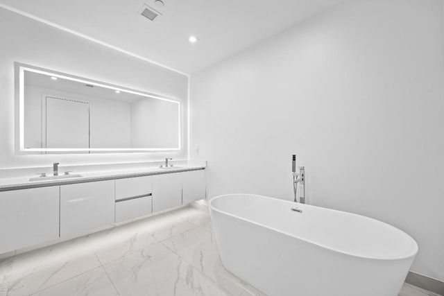 220 Lake Shore Drive 915, Lake Park, FL 33403