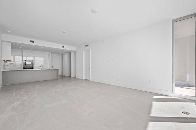 220 Lake Shore Drive 915, Lake Park, FL 33403