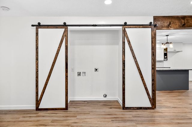 726 S Abbey Road, Springfield, MO 65809