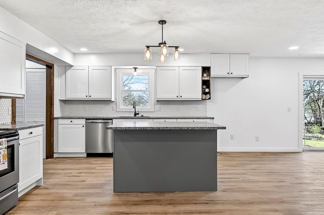 726 S Abbey Road, Springfield, MO 65809