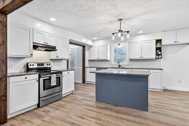 726 S Abbey Road, Springfield, MO 65809