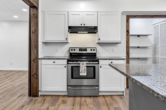 726 S Abbey Road, Springfield, MO 65809