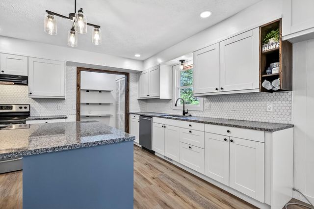 726 S Abbey Road, Springfield, MO 65809