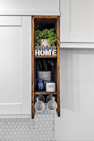 726 S Abbey Road, Springfield, MO 65809