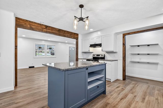 726 S Abbey Road, Springfield, MO 65809