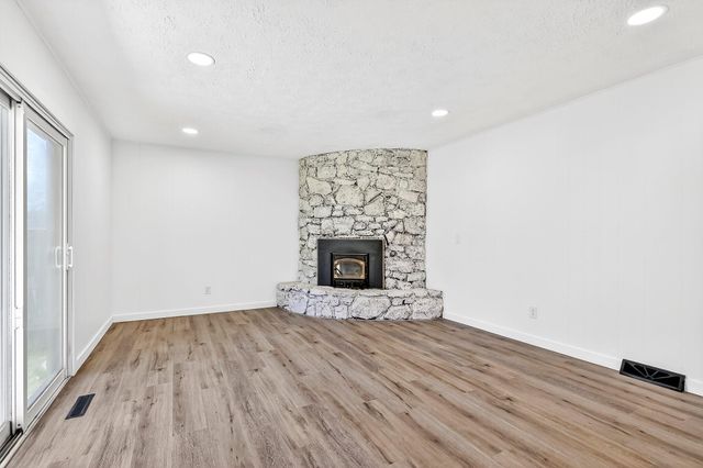 726 S Abbey Road, Springfield, MO 65809