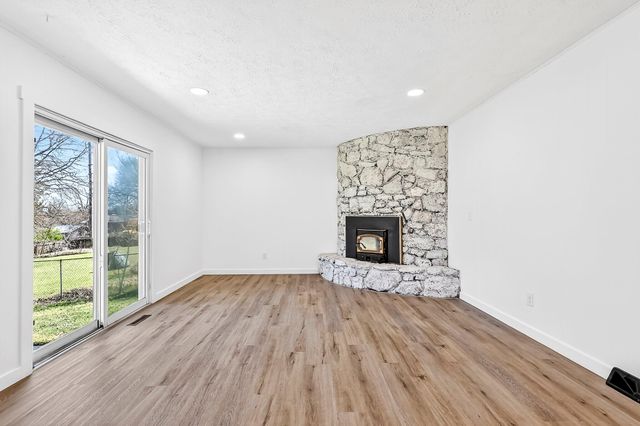 726 S Abbey Road, Springfield, MO 65809