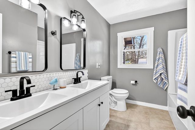 726 S Abbey Road, Springfield, MO 65809