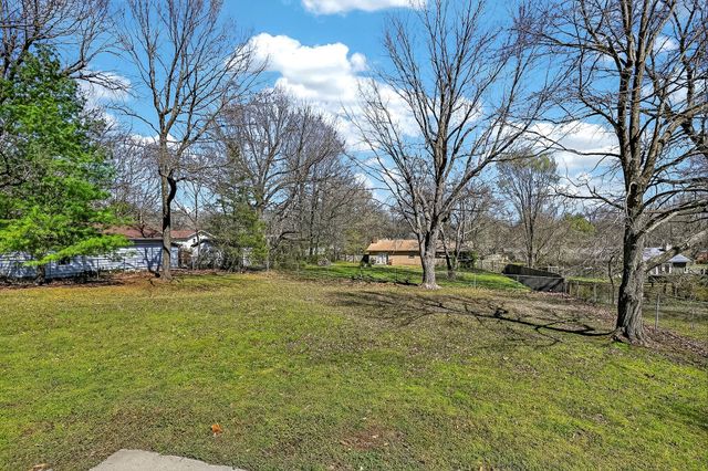 726 S Abbey Road, Springfield, MO 65809