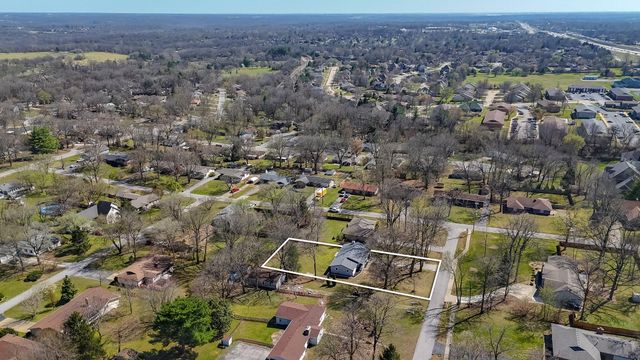 726 S Abbey Road, Springfield, MO 65809