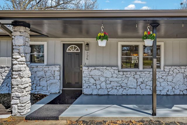 726 S Abbey Road, Springfield, MO 65809