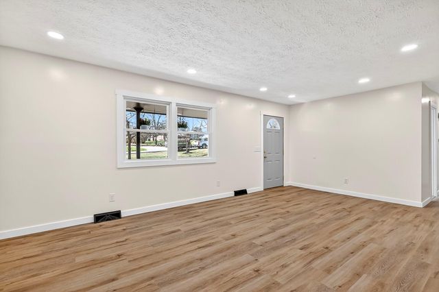 726 S Abbey Road, Springfield, MO 65809