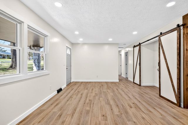 726 S Abbey Road, Springfield, MO 65809