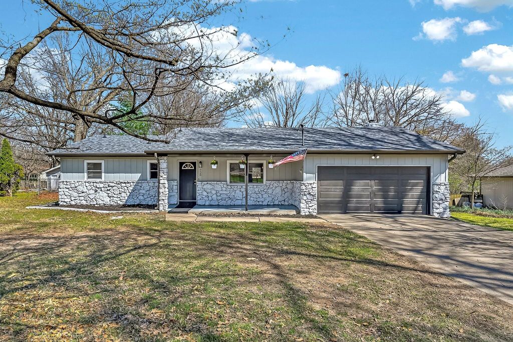 726 S Abbey Road, Springfield, MO 65809