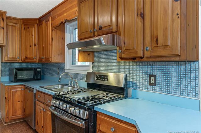 725 Poole Drive, Fayetteville, NC 28303