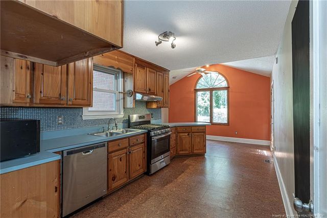 725 Poole Drive, Fayetteville, NC 28303