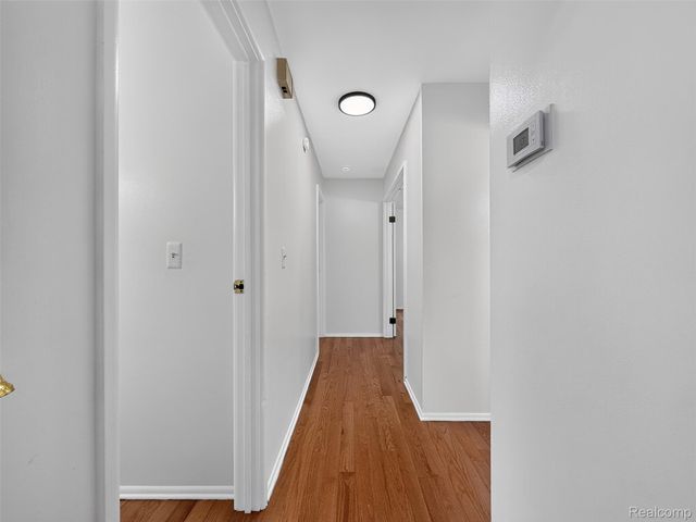 39613 Village Wood Lane, Novi, MI 48375