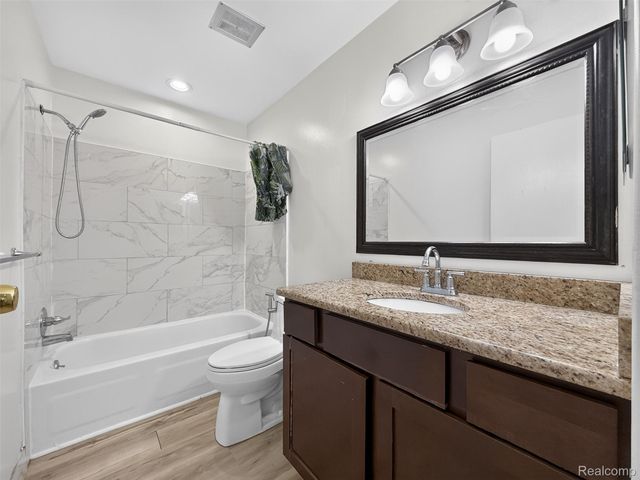 39613 Village Wood Lane, Novi, MI 48375