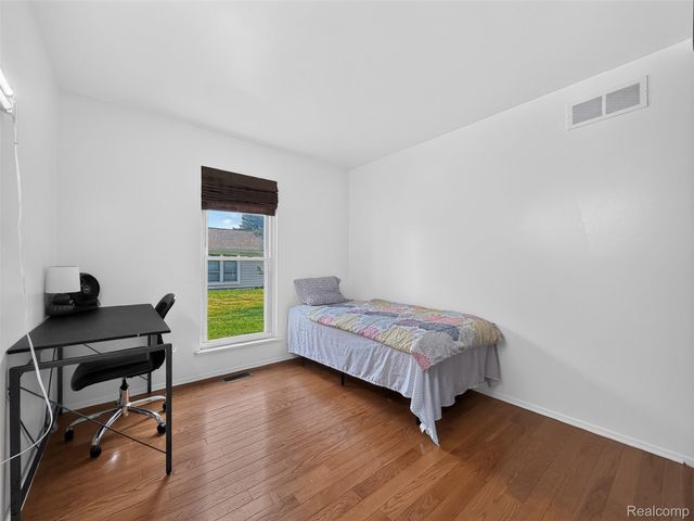 39613 Village Wood Lane, Novi, MI 48375