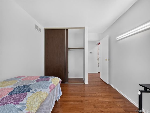 39613 Village Wood Lane, Novi, MI 48375