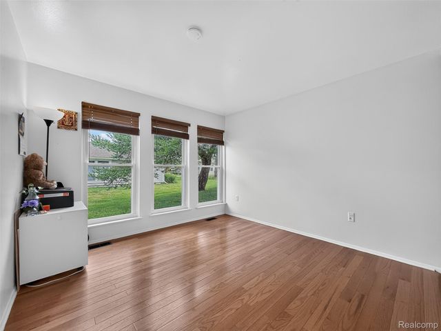 39613 Village Wood Lane, Novi, MI 48375