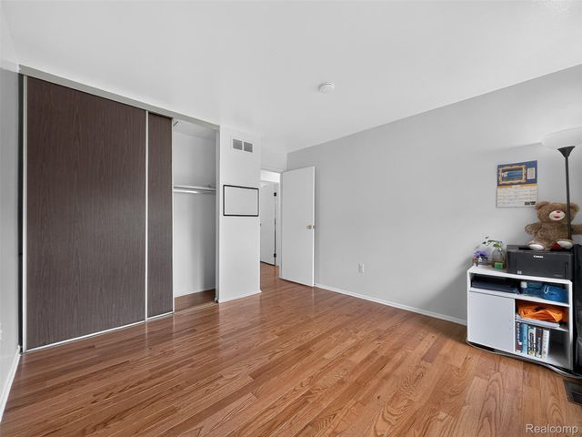 39613 Village Wood Lane, Novi, MI 48375