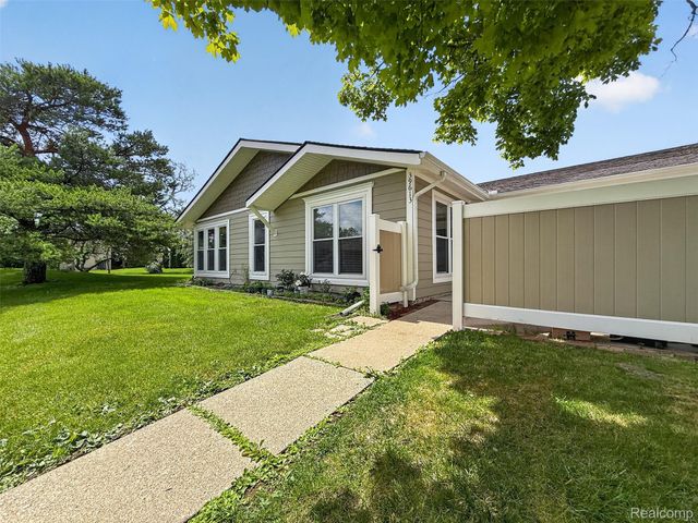 39613 Village Wood Lane, Novi, MI 48375