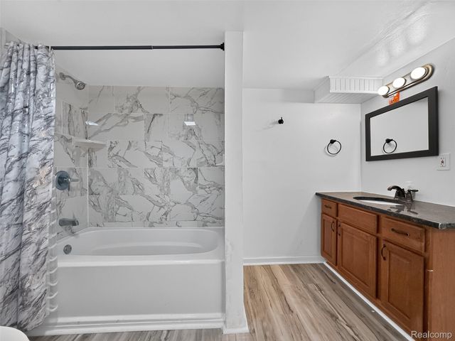 39613 Village Wood Lane, Novi, MI 48375