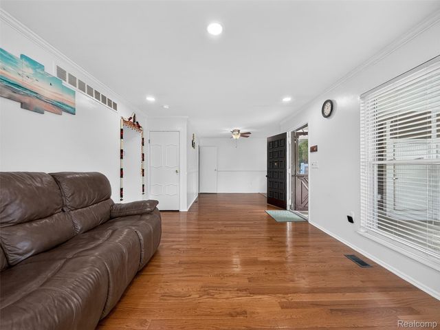 39613 Village Wood Lane, Novi, MI 48375