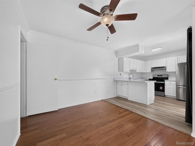 39613 Village Wood Lane, Novi, MI 48375