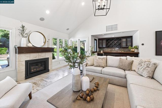 5275 Blackhawk Dr, Danville, CA 94506